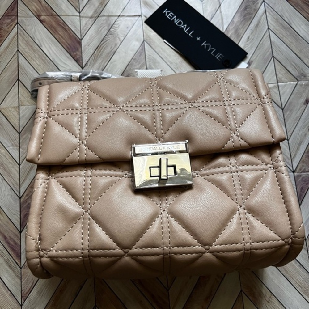 KENDALL + KYLIE
QUILTED CROSSBODY BAG